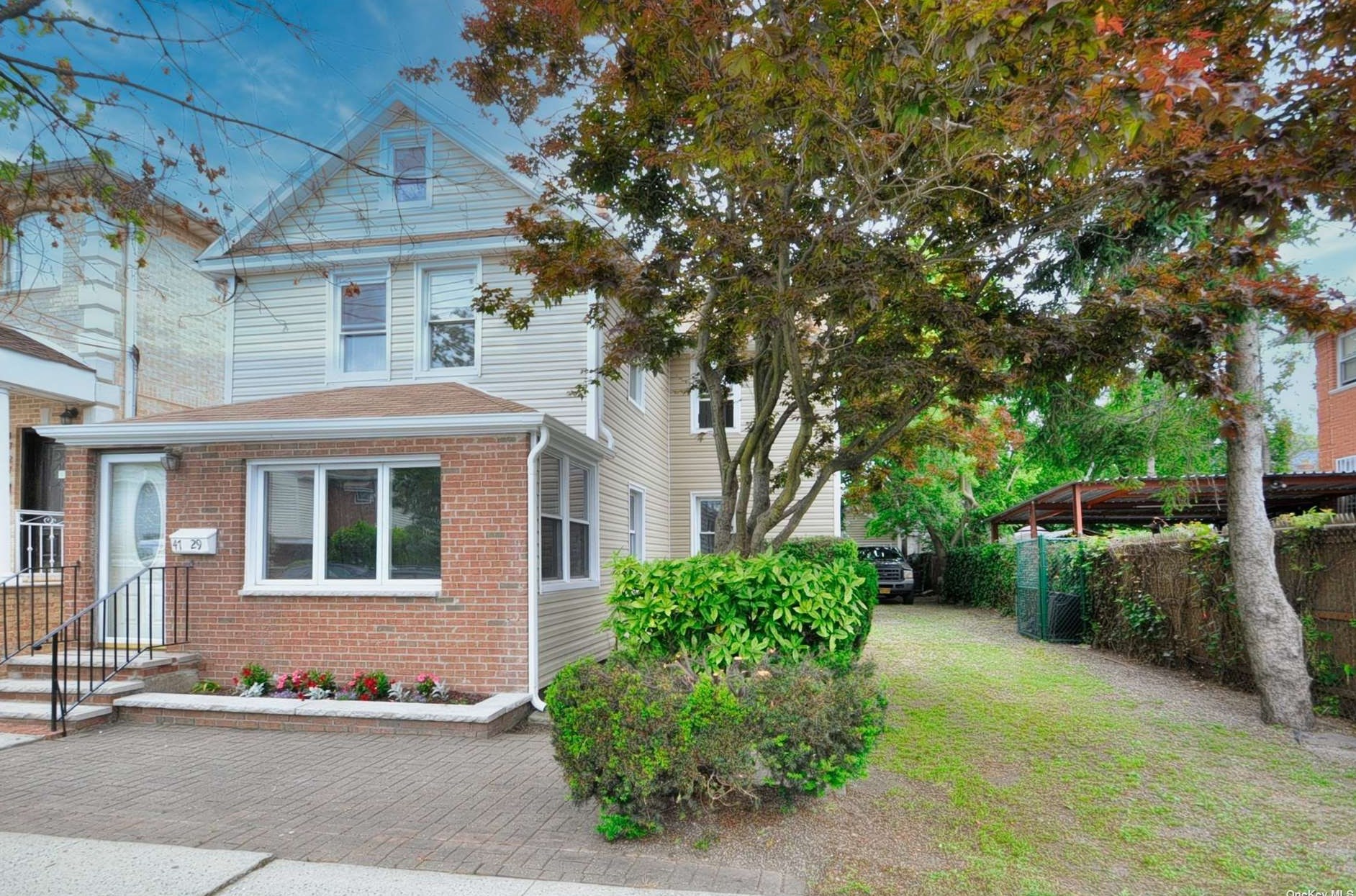 47-29 207th St, Flushing, NY 11361-1349