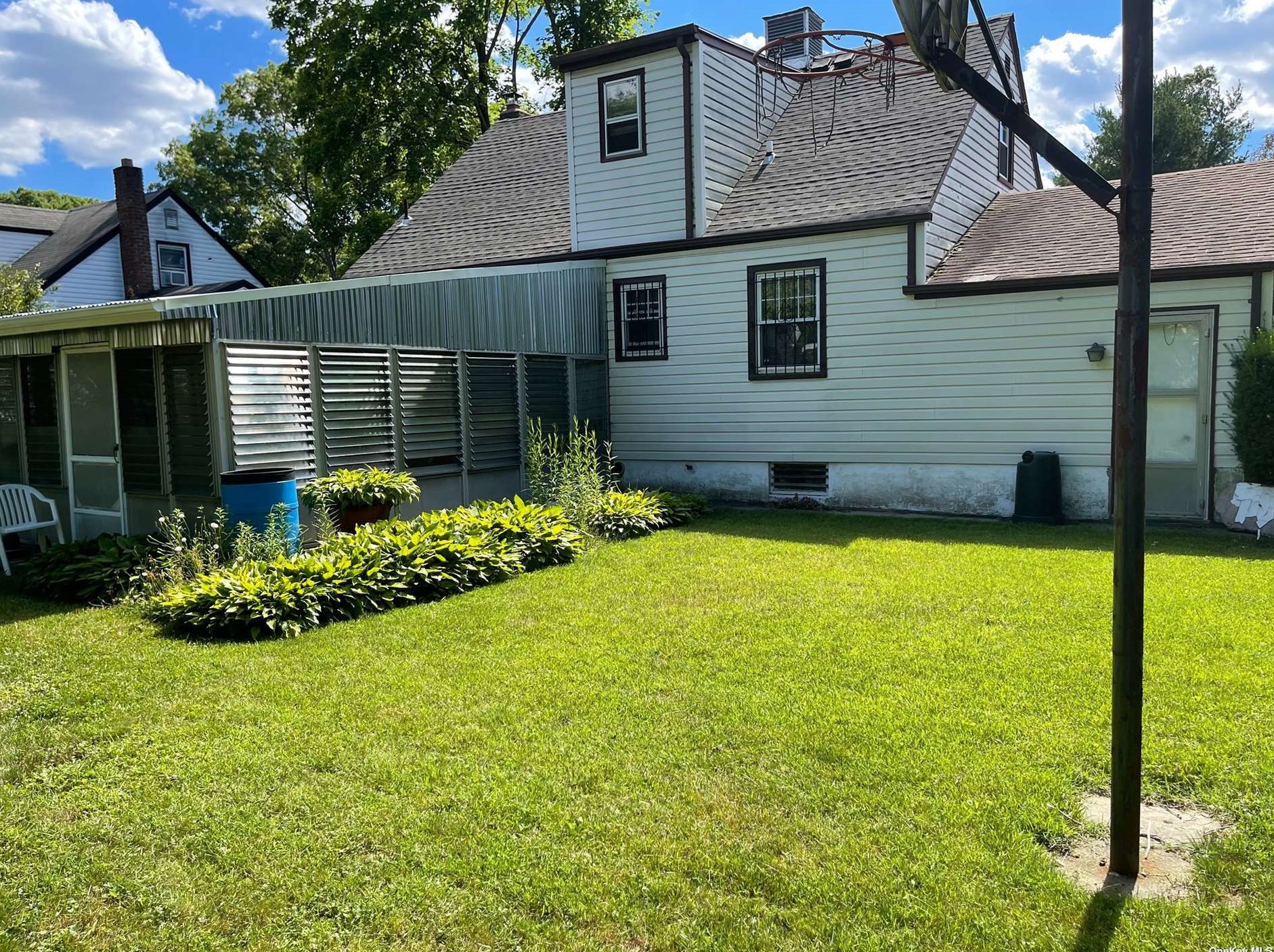 69 N 16th St, Wheatley Heights, NY 11798