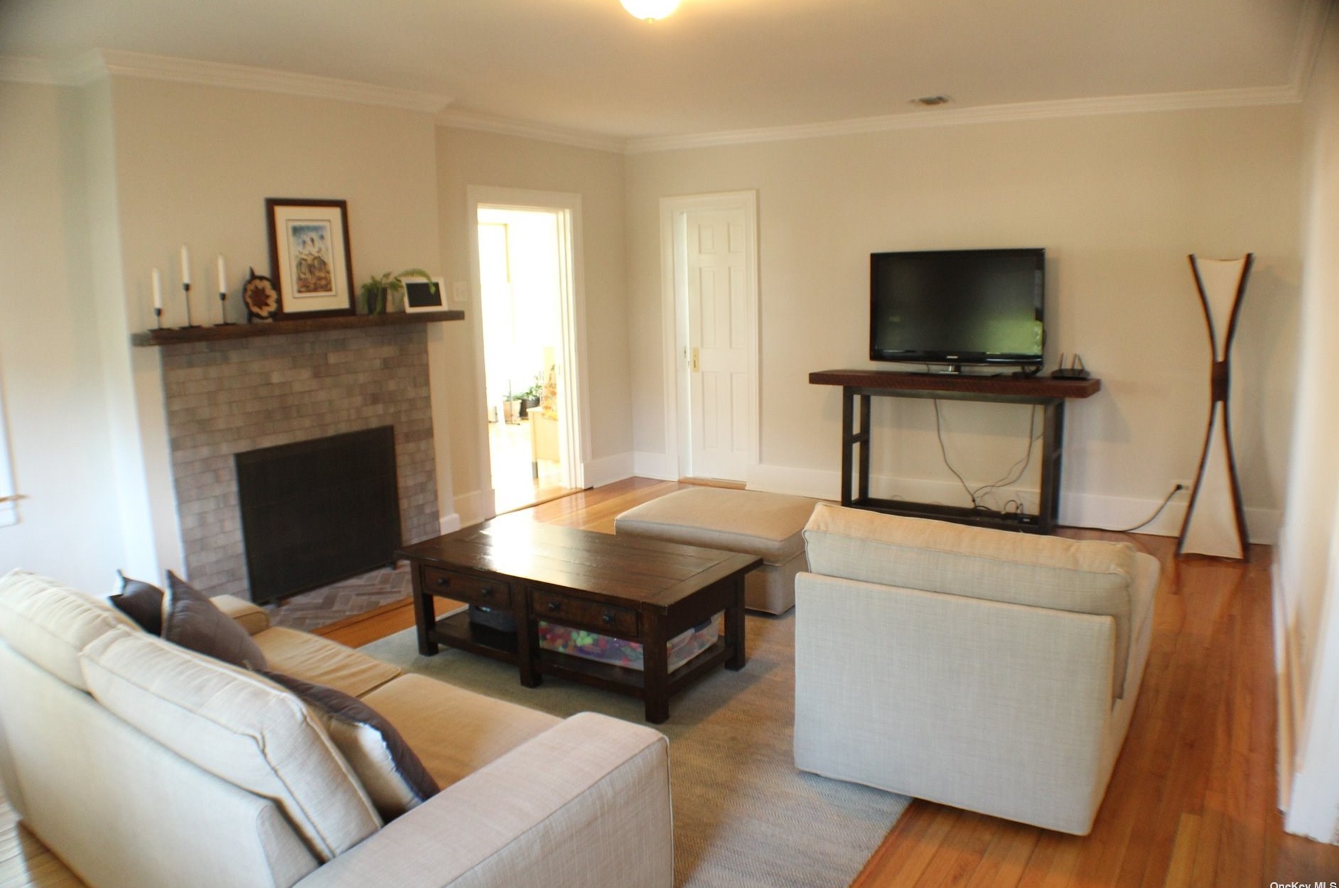 318 Ellington Ave E, Garden City, NY 11530