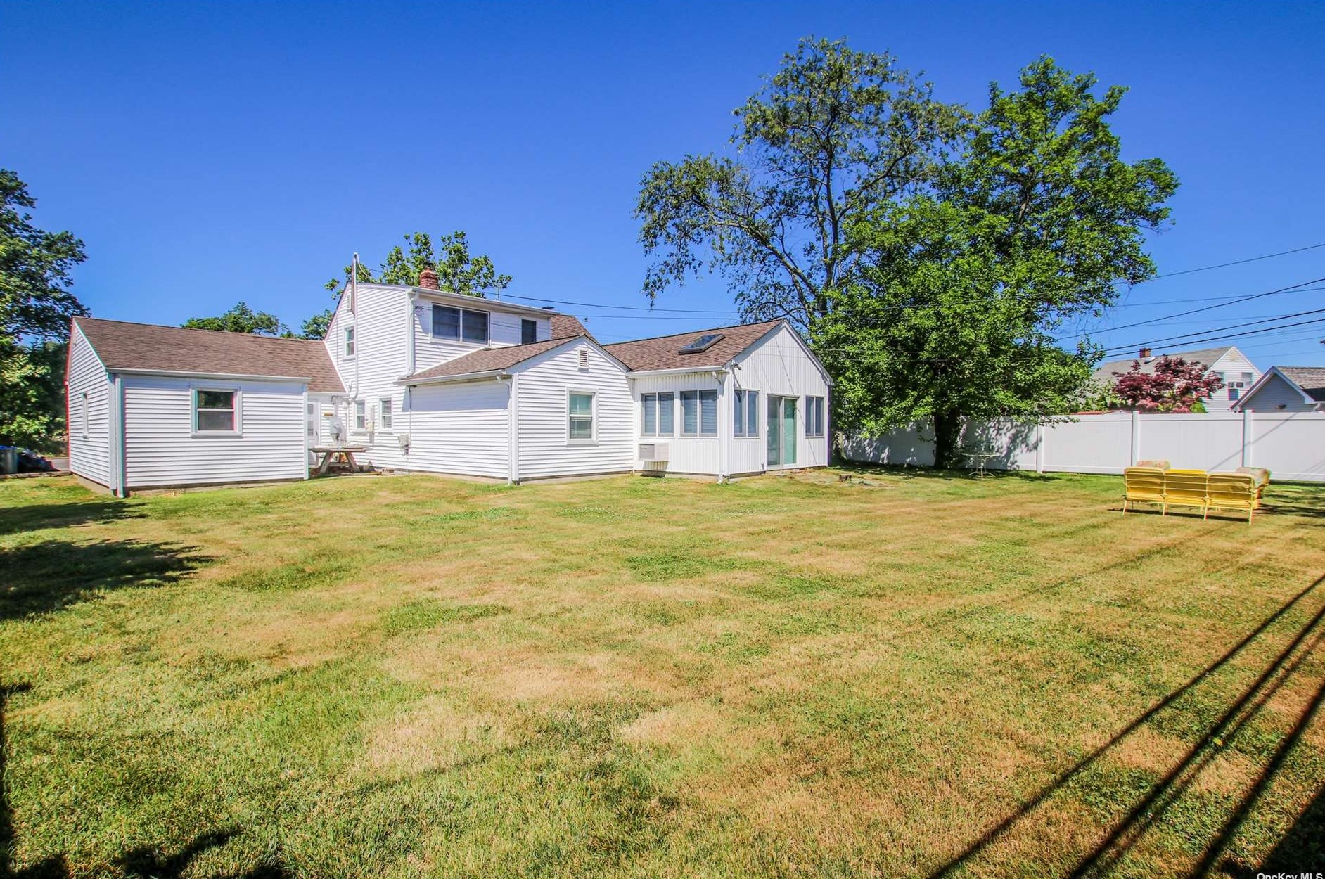 117 Loring Rd, Plainedge, NY 11756-1002