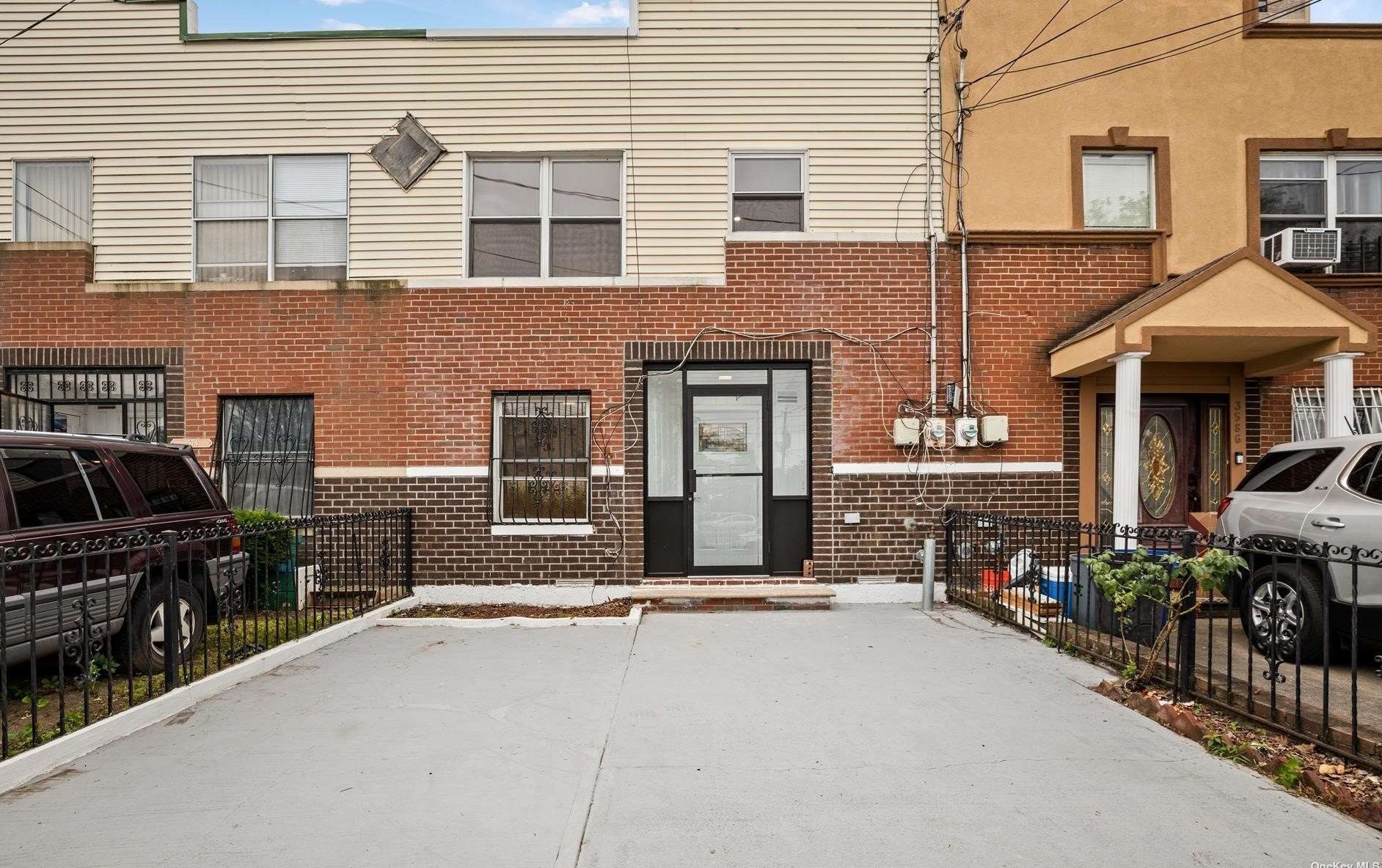 3582 Canal Ave, Brooklyn, NY 11224-1686