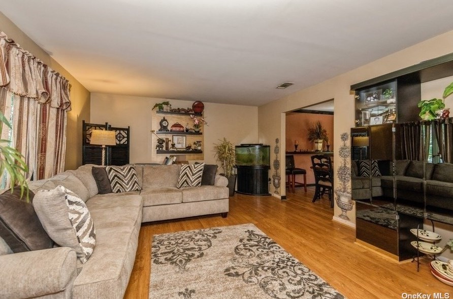 149 Berkshire Dr, Farmingville, NY 11738-2003