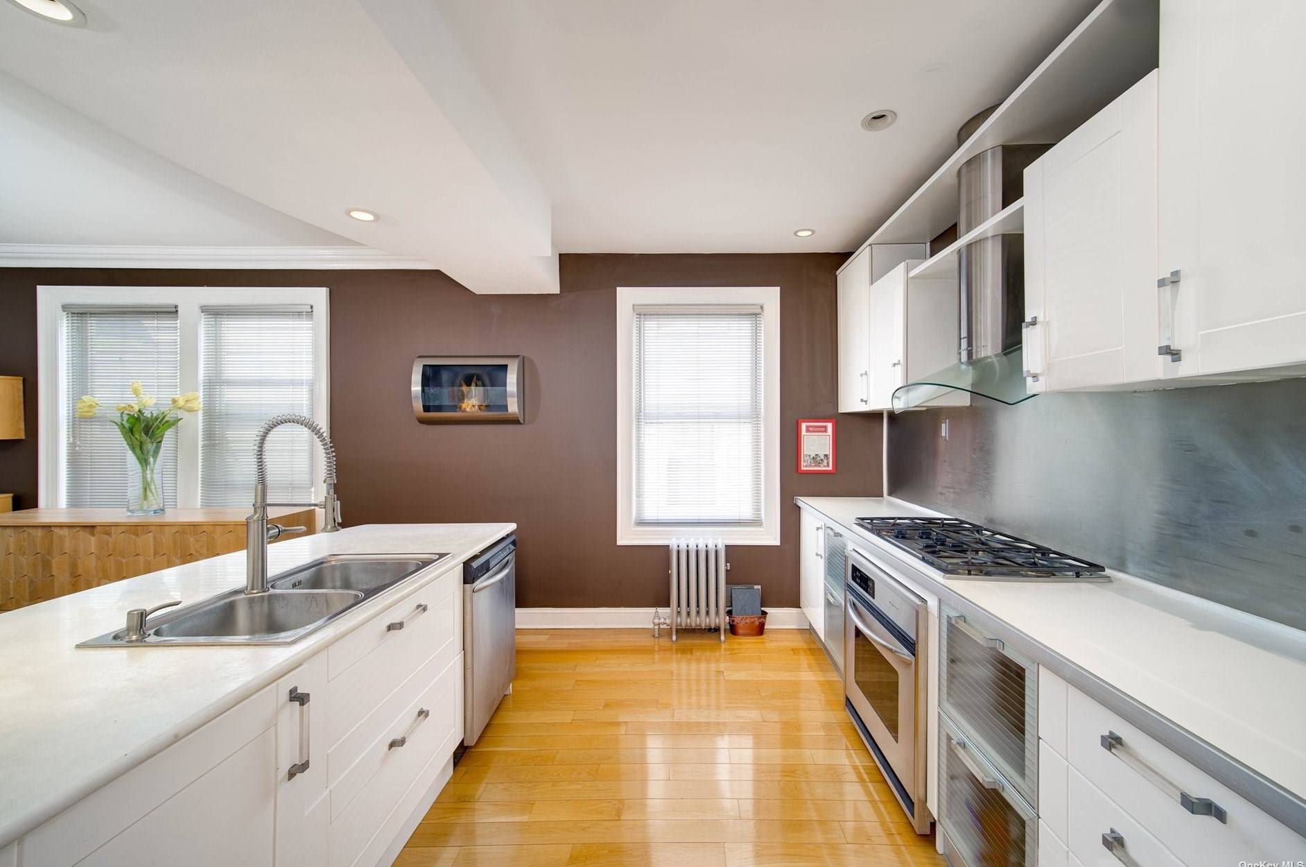 78-77 84th St, Flushing, NY 11385-1605