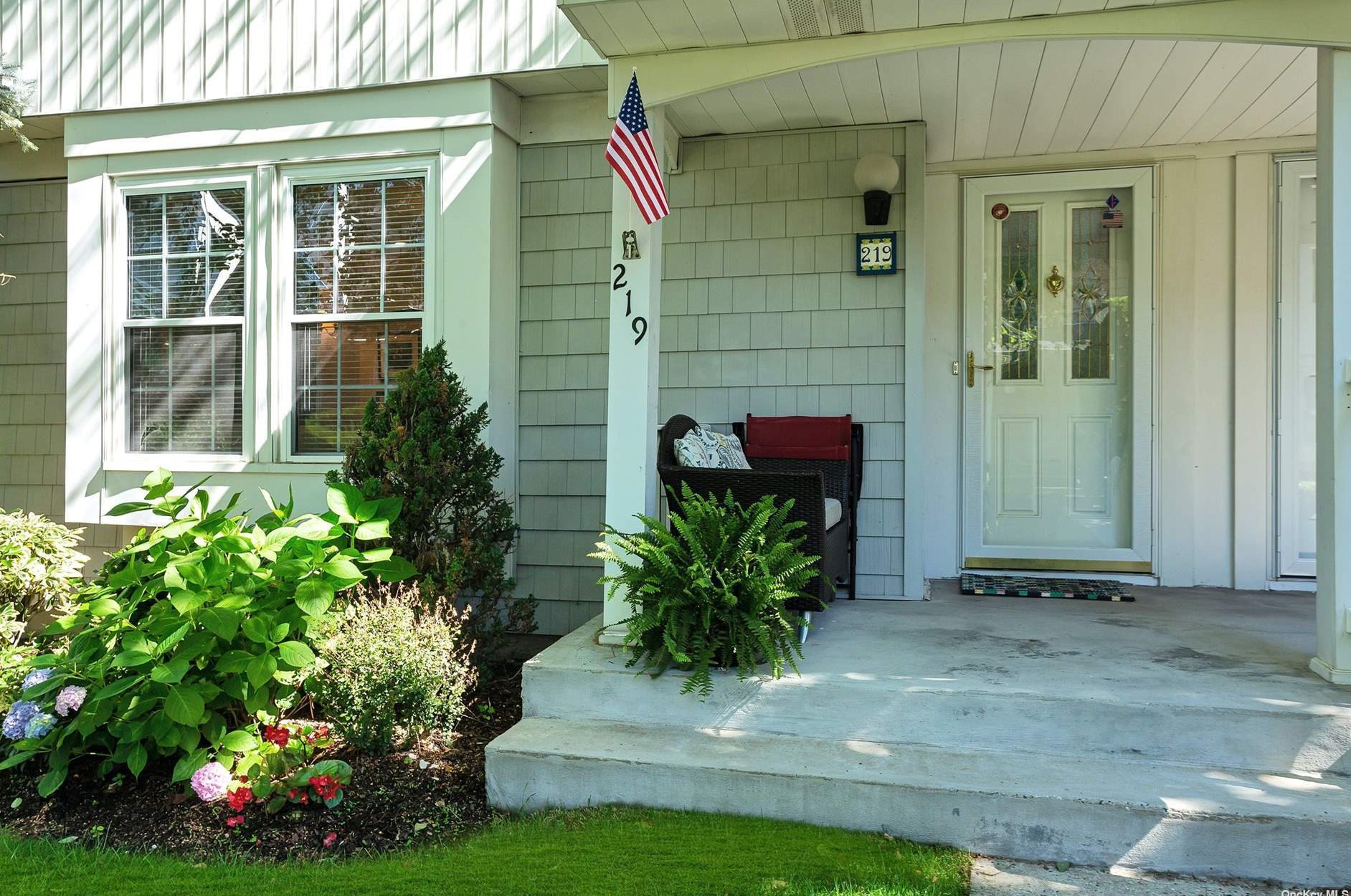219 Summit Way, Syosset, NY 11791-4318