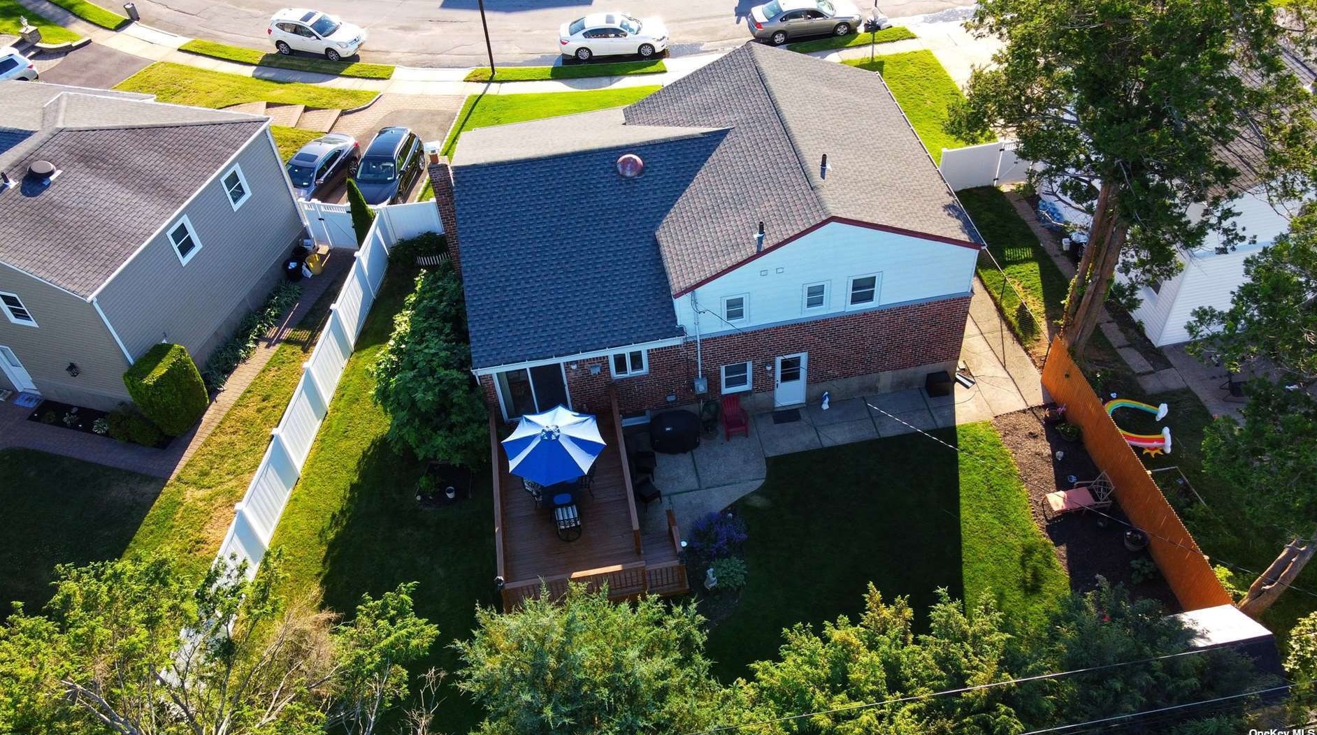 19 Forest Dr, Hicksville, NY 11803-4730