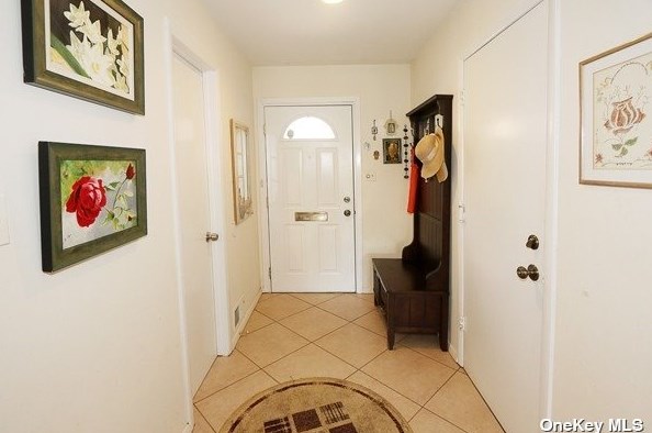 34 Windsor Gate Dr #34, New Hyde Park, NY 11040