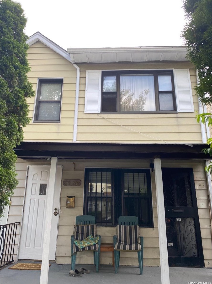 33-36 204th St, Flushing, NY 11361-1343