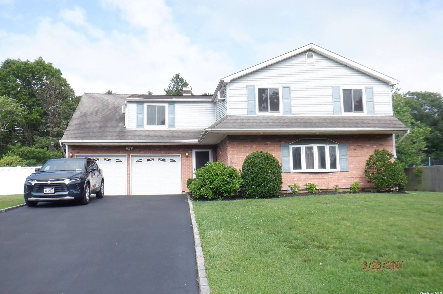 87 White Pine Way, Gordon Heights, NY 11763-4215