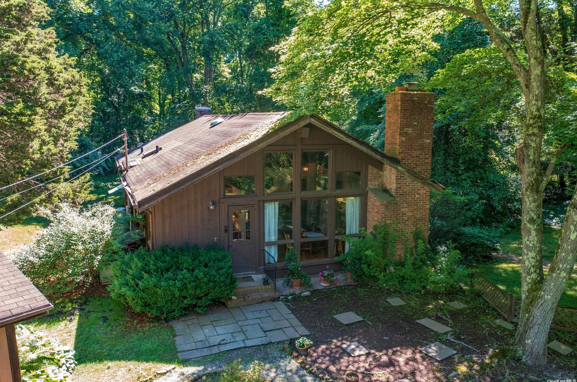 1572 Laurel Hollow Rd, Syosset, NY 11791