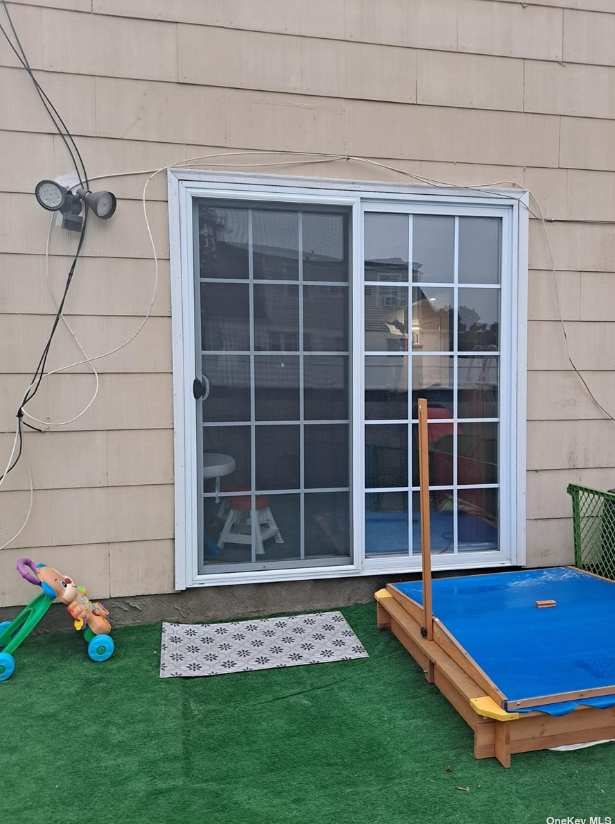 901 Peconic Ave, Babylon, NY 11704