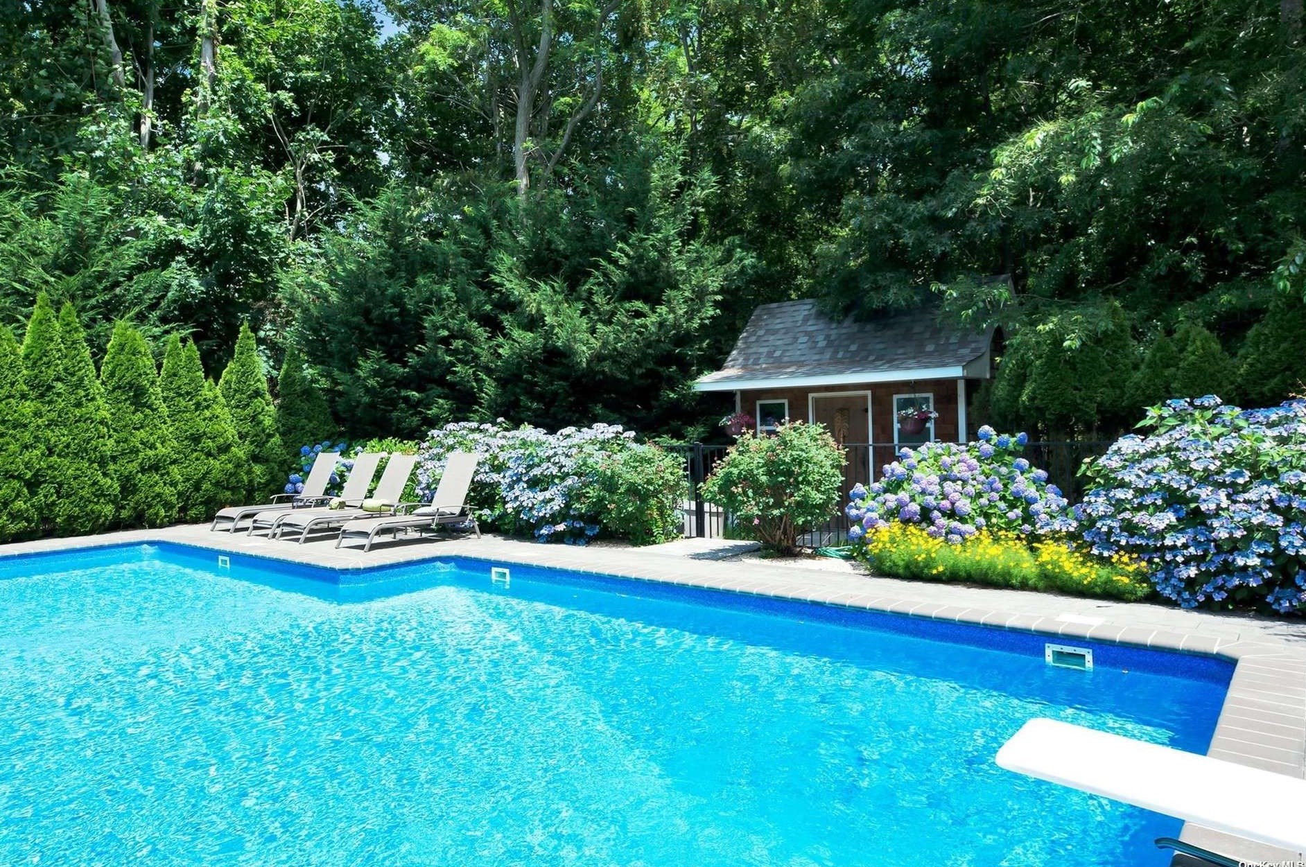 305 Ole Jule Ln, Mattituck, NY 11952-2157