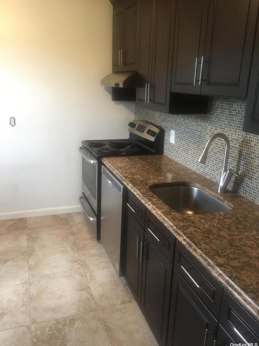 116 Kensington Ln, Bethpage, NY 11714