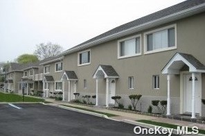 89 Park Ave, Amityville, NY 11701