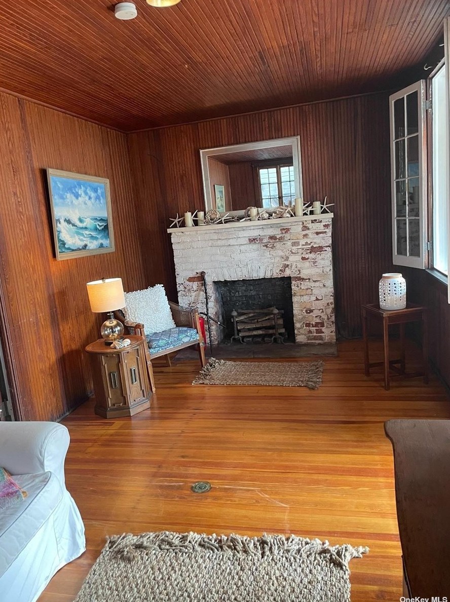 25 Arizona Ave, East Atlantic Beach, NY 11561