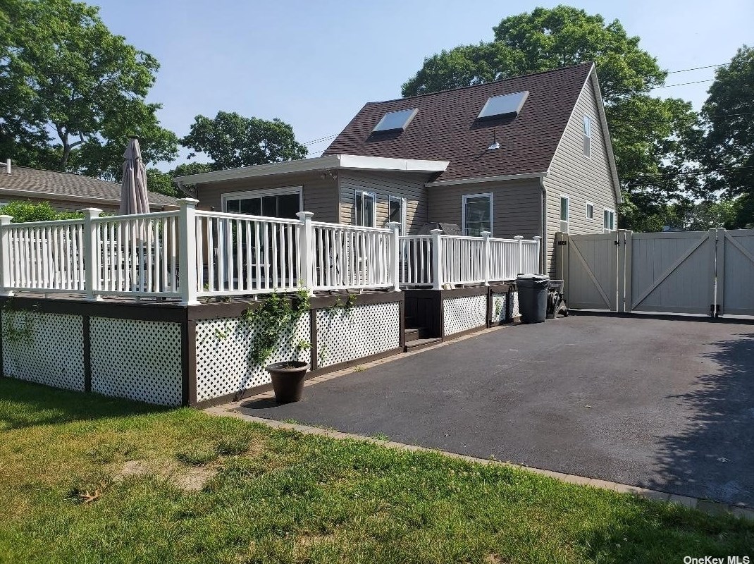 313 Revilo Ave, Smith Point NY 11967-1612 exterior