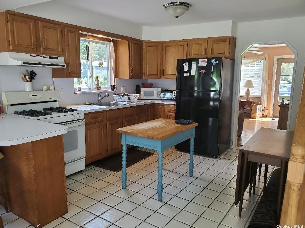 313 Revilo Ave, Smith Point NY 11967-1612 exterior