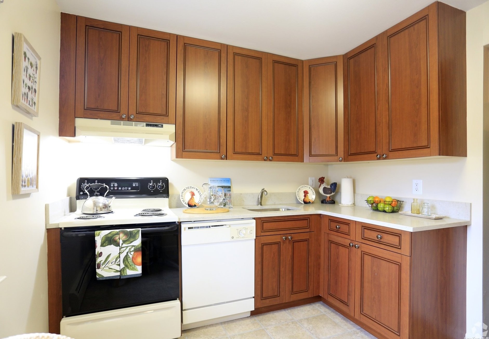60 Muncie Rd, Babylon, NY 11704