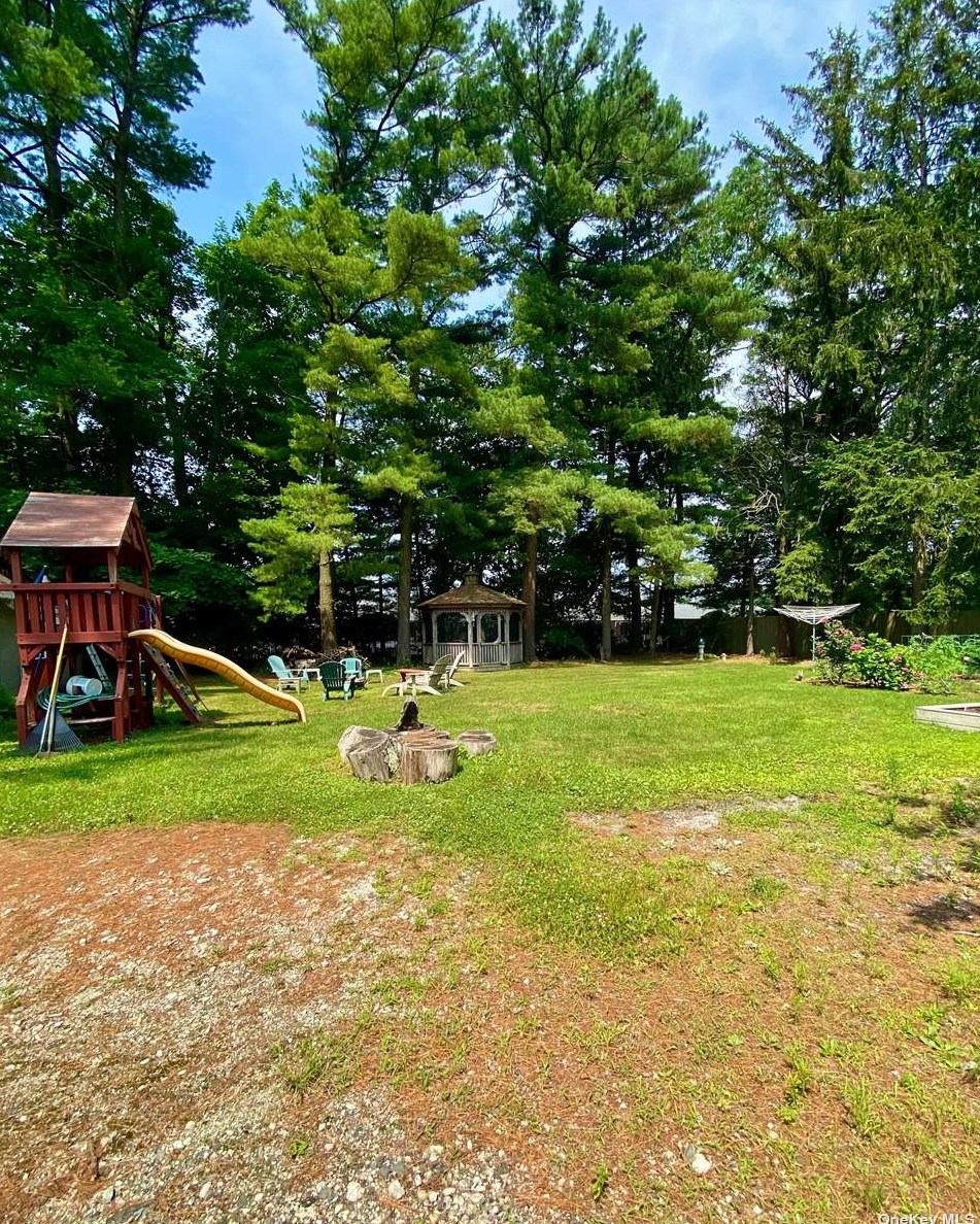 108 Tremont Ave, Gordon Heights NY  11763-3706 exterior