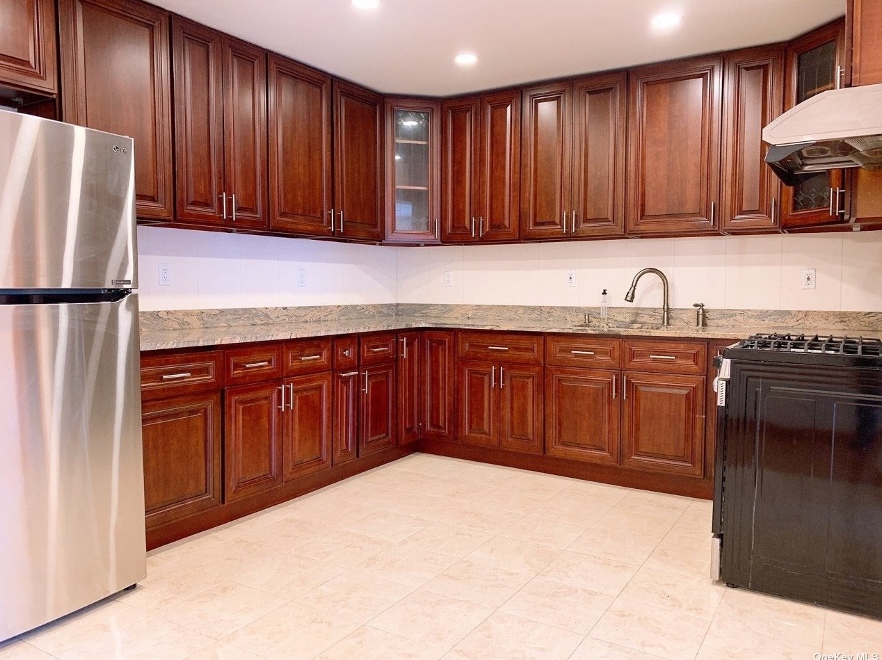 58-05 47th Ave, Flushing NY  11377-6128 exterior