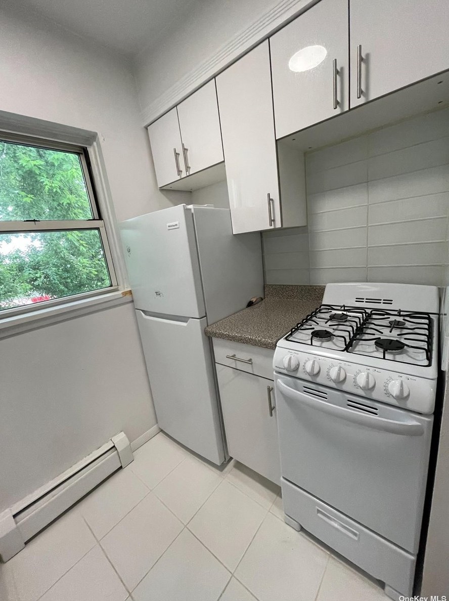 58-16 85th St #3d, Flushing, NY 11379