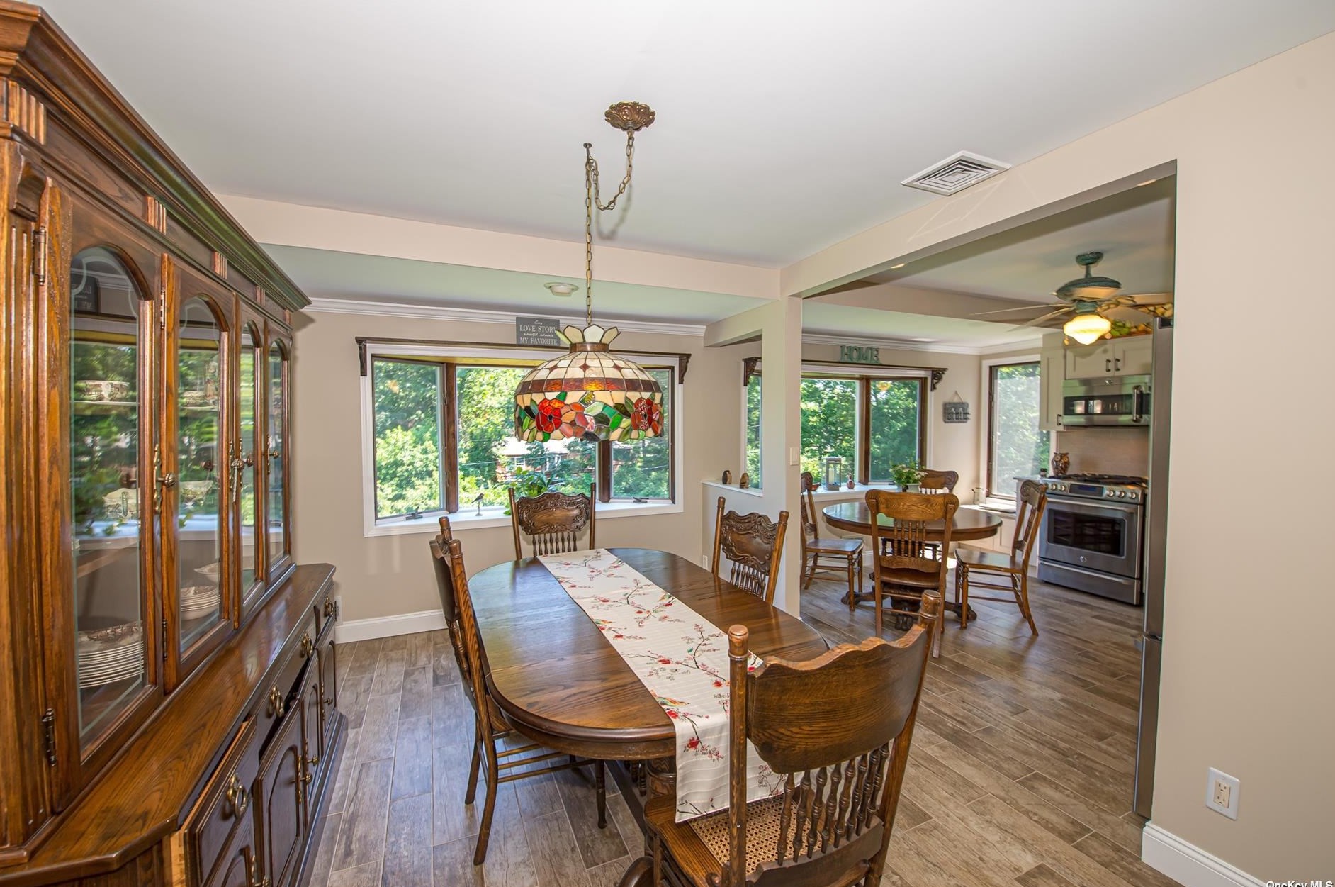 175 New Hwy, Commack NY  11725-4907 exterior