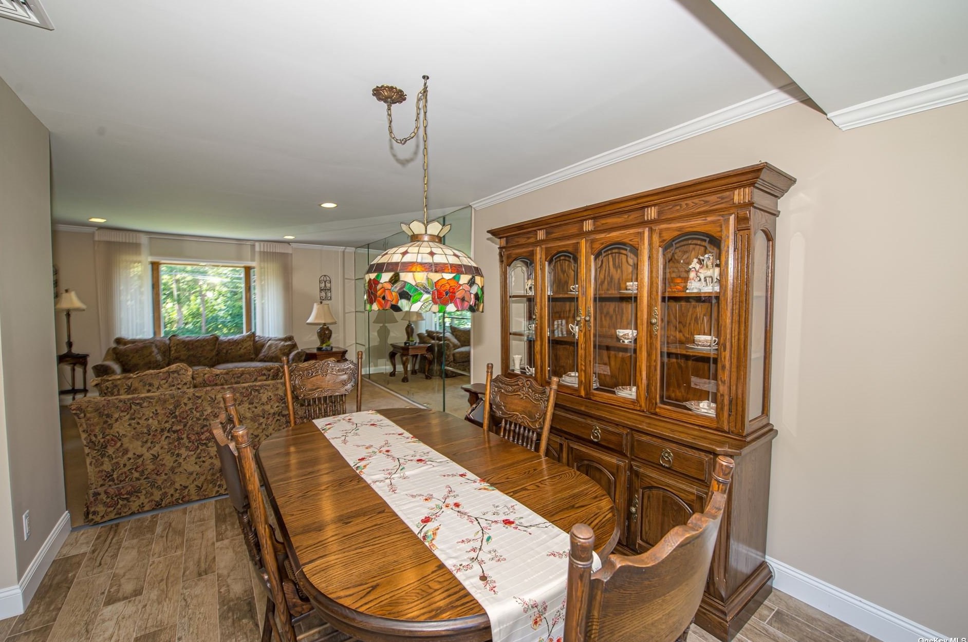 175 New Hwy, Commack NY  11725-4907 exterior