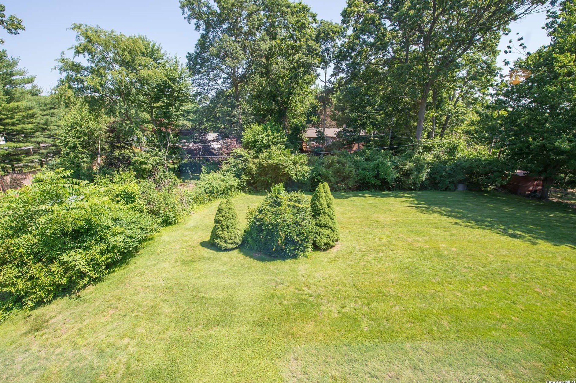 175 New Hwy, Commack NY  11725-4907 exterior