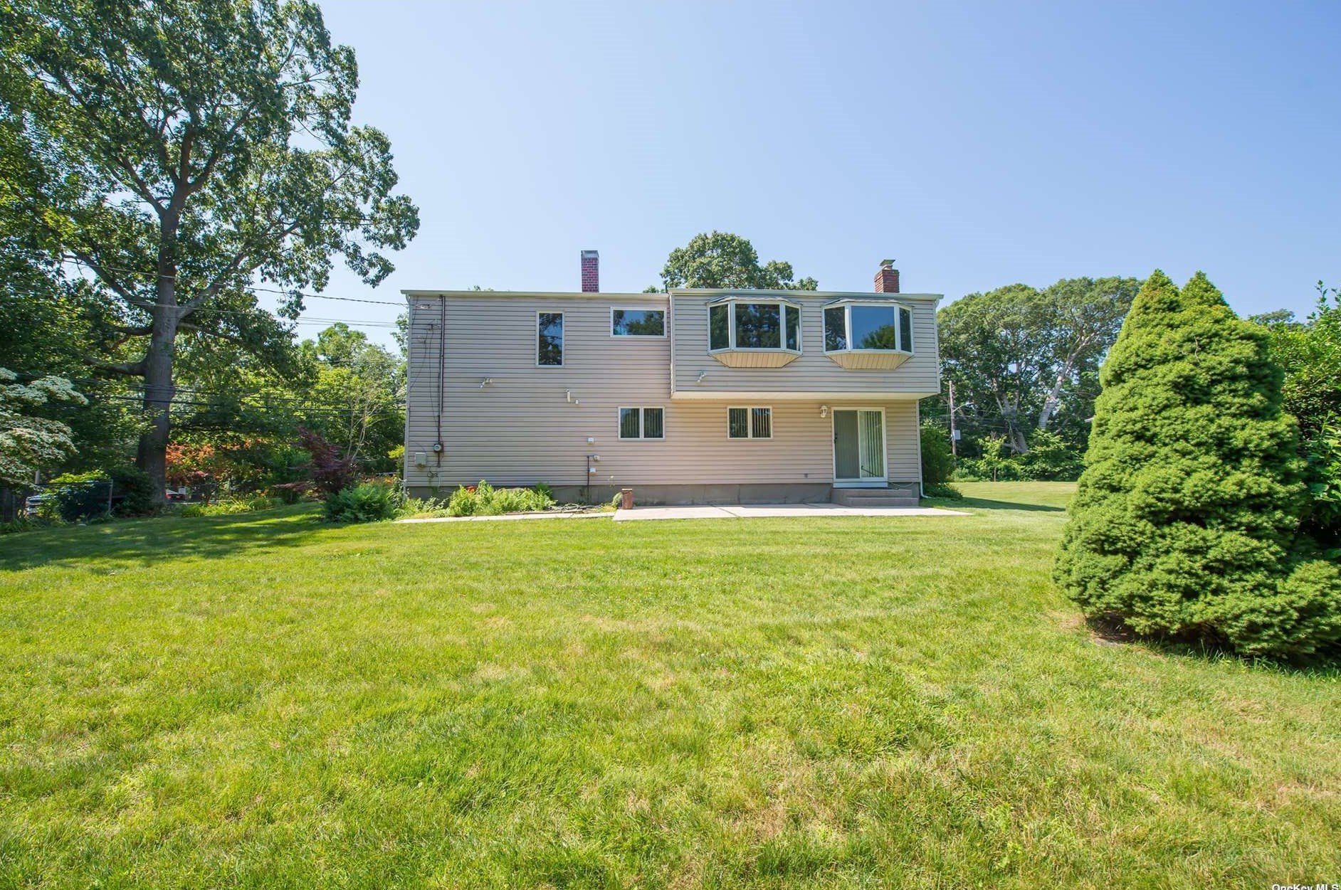 175 New Hwy, Commack NY  11725-4907 exterior