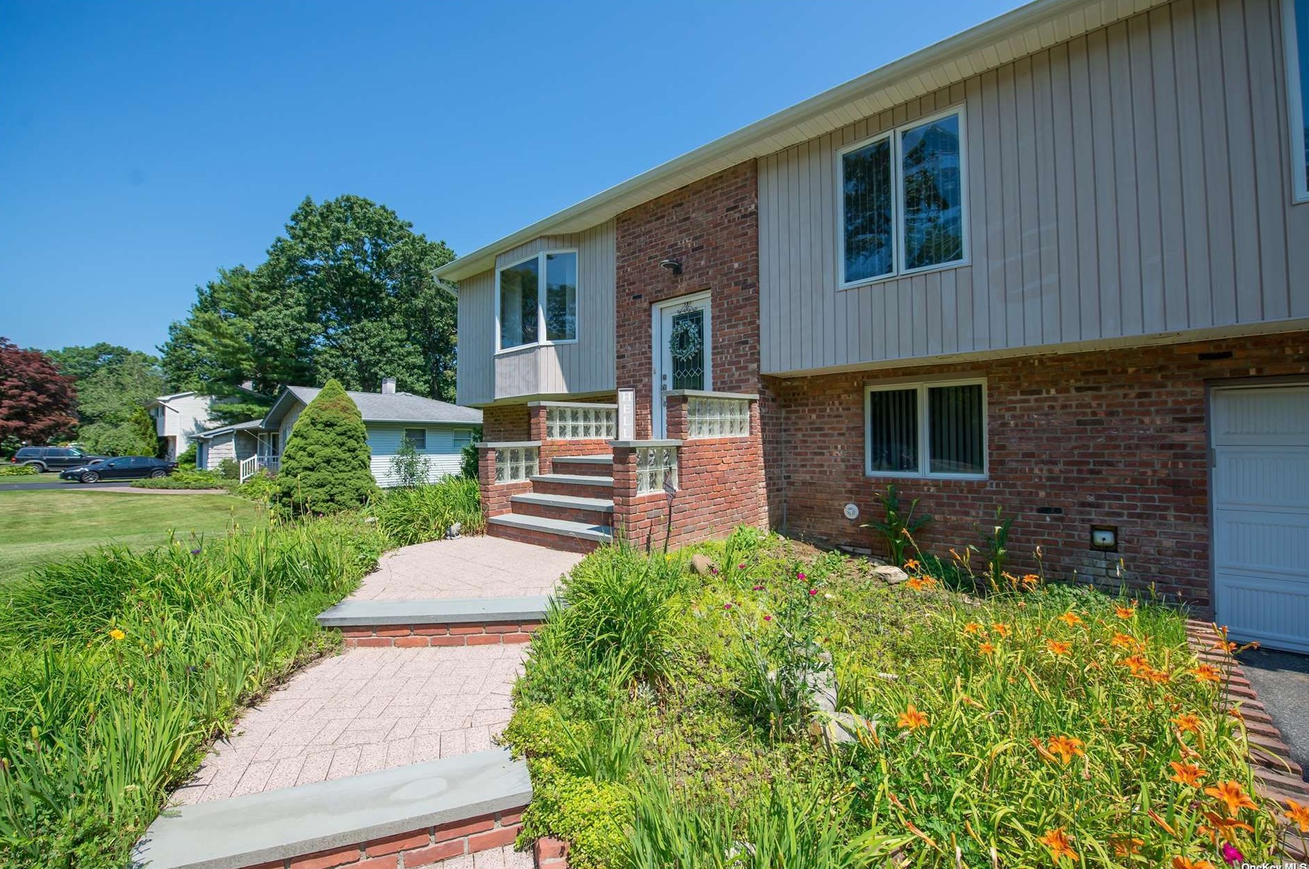 175 New Hwy, Commack NY  11725-4907 exterior