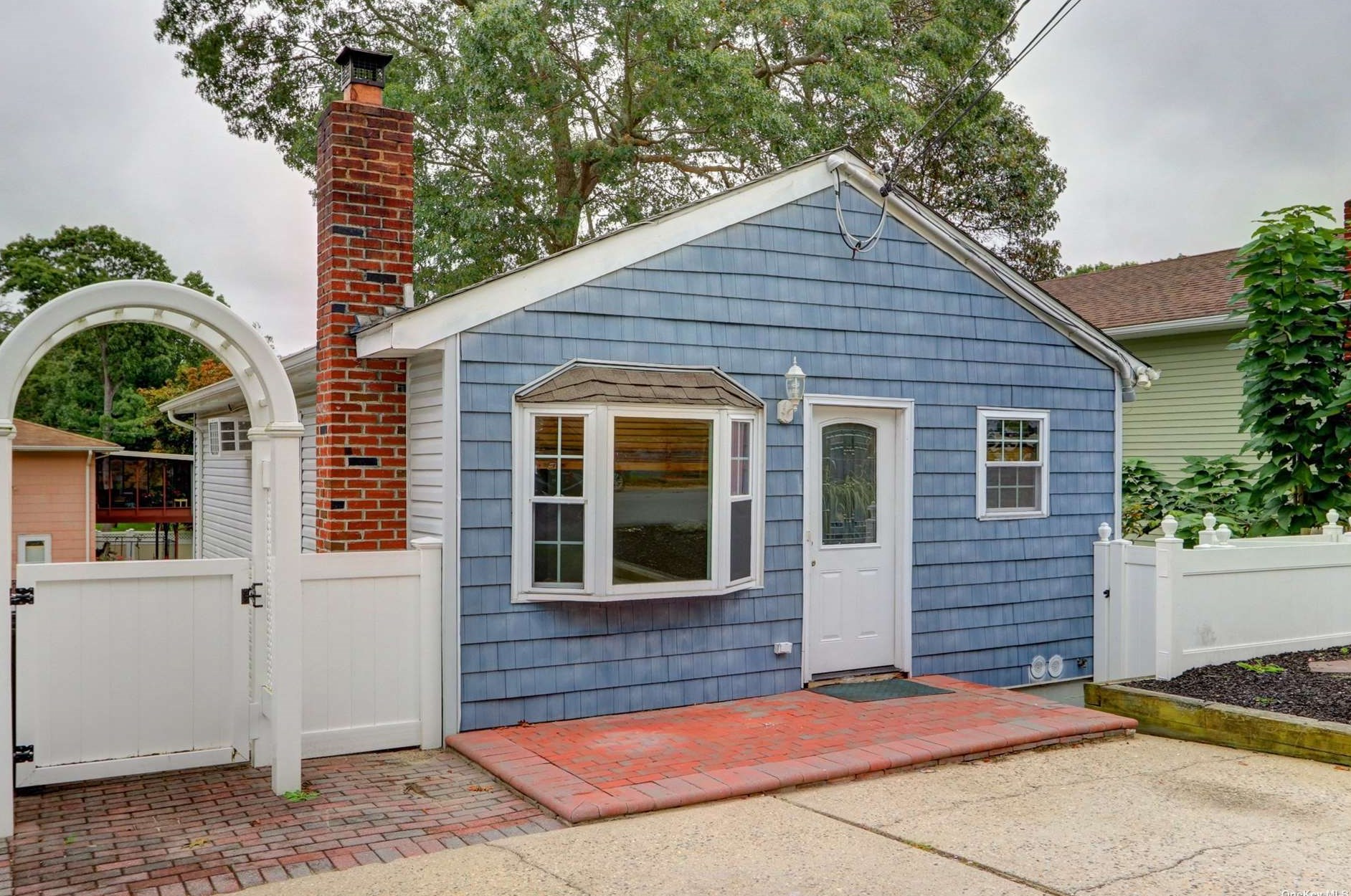 19 Fulton St, Lake Grove, NY 11755