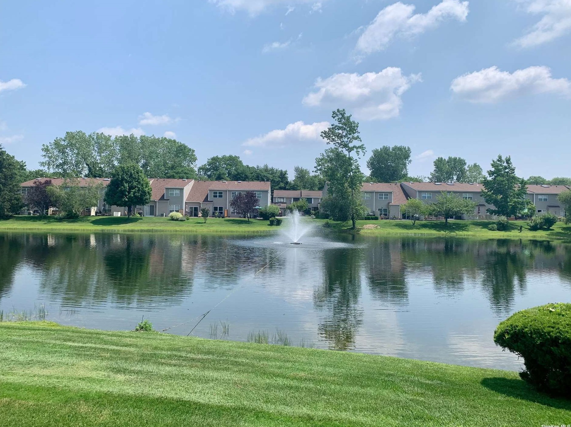 224 Hidden Ponds Cir, Smithtown NY  11787-5236 exterior