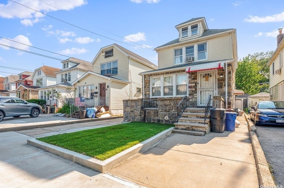 77-18 169th St, Flushing, NY 11366-4111