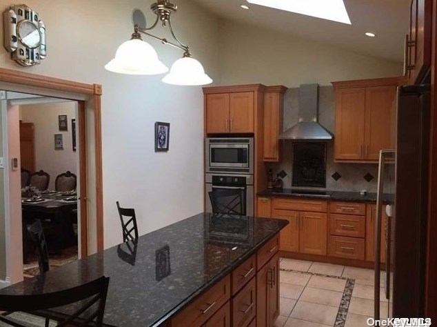 17 Honved St, Hicksville, NY 11801