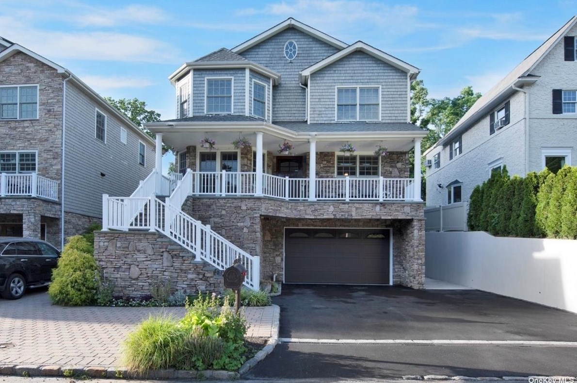 21 Sandy Hollow Rd, Port Washington, NY 11050-2521