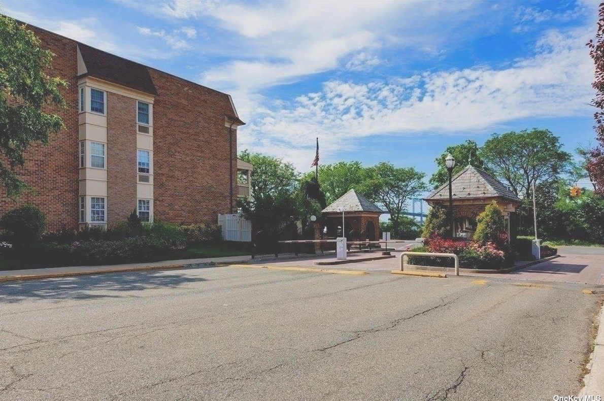 13-25 Michael Pl, Flushing, NY 11360