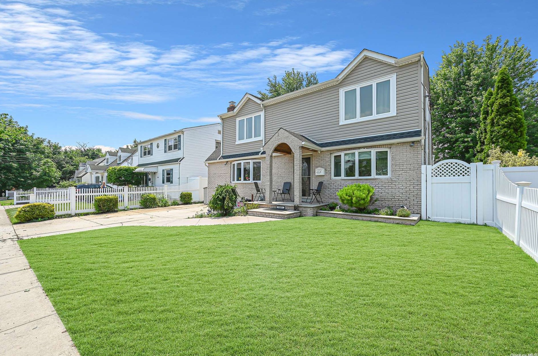 1005 Merillon Ave, Westbury, NY 11590