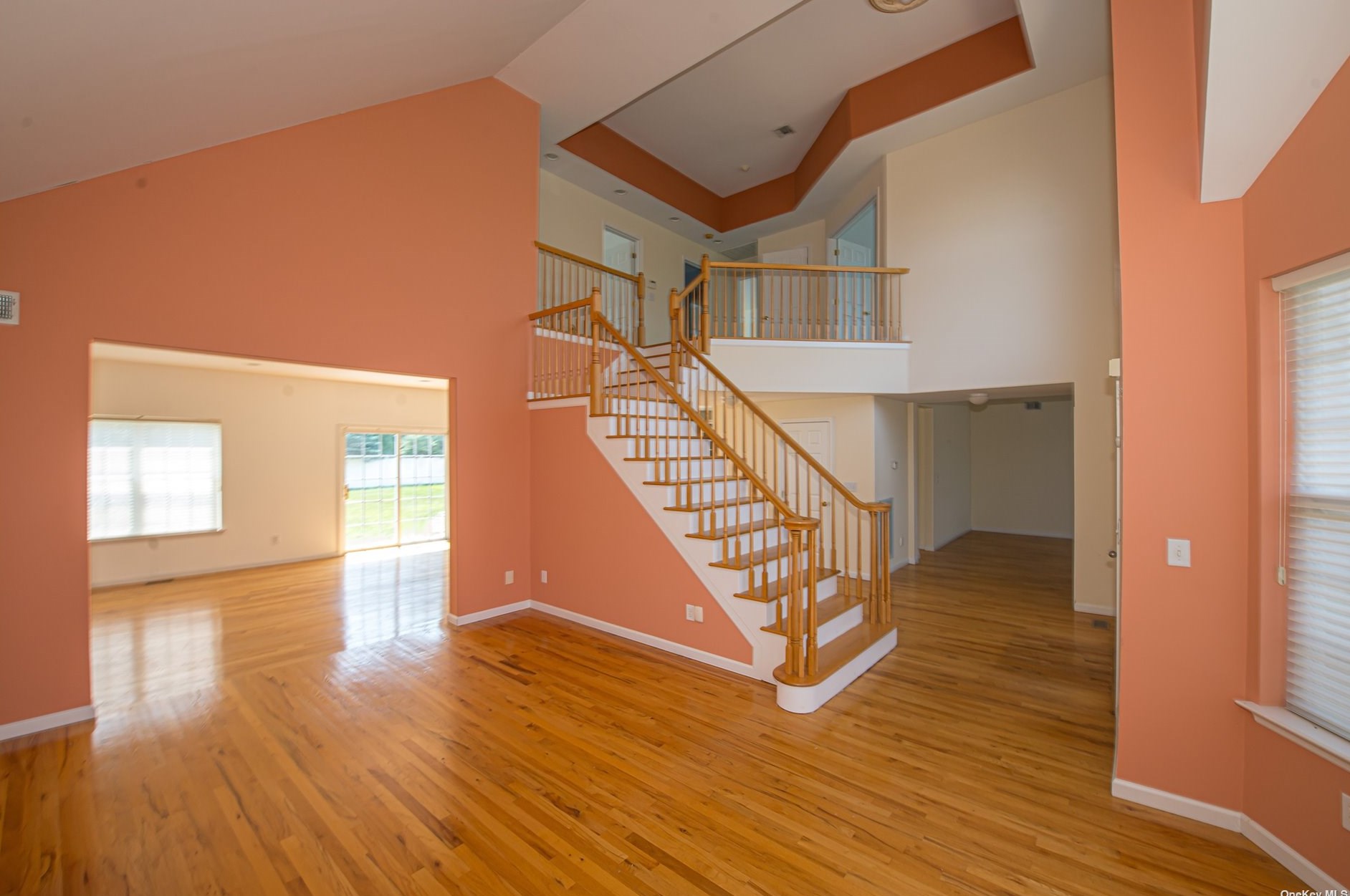2 Arborvitae Ln, Miller Place, NY 11764