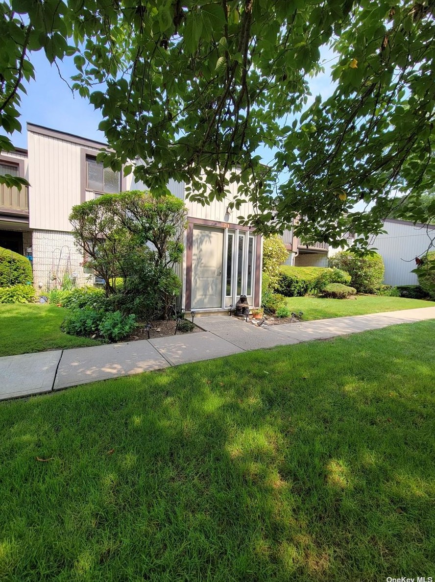 71 Richmond Blvd Unit 4b, Hauppauge, NY