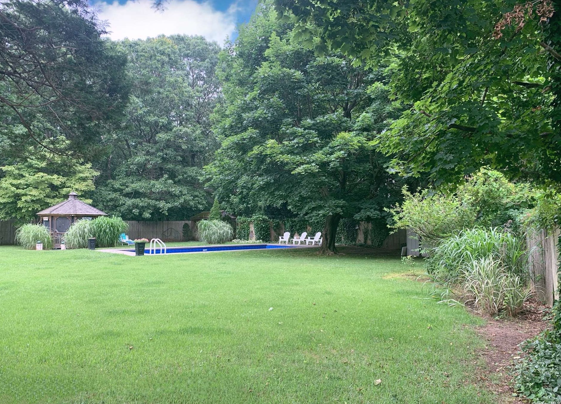 21 Circle Dr, Canaan Lake, NY 11772-4211