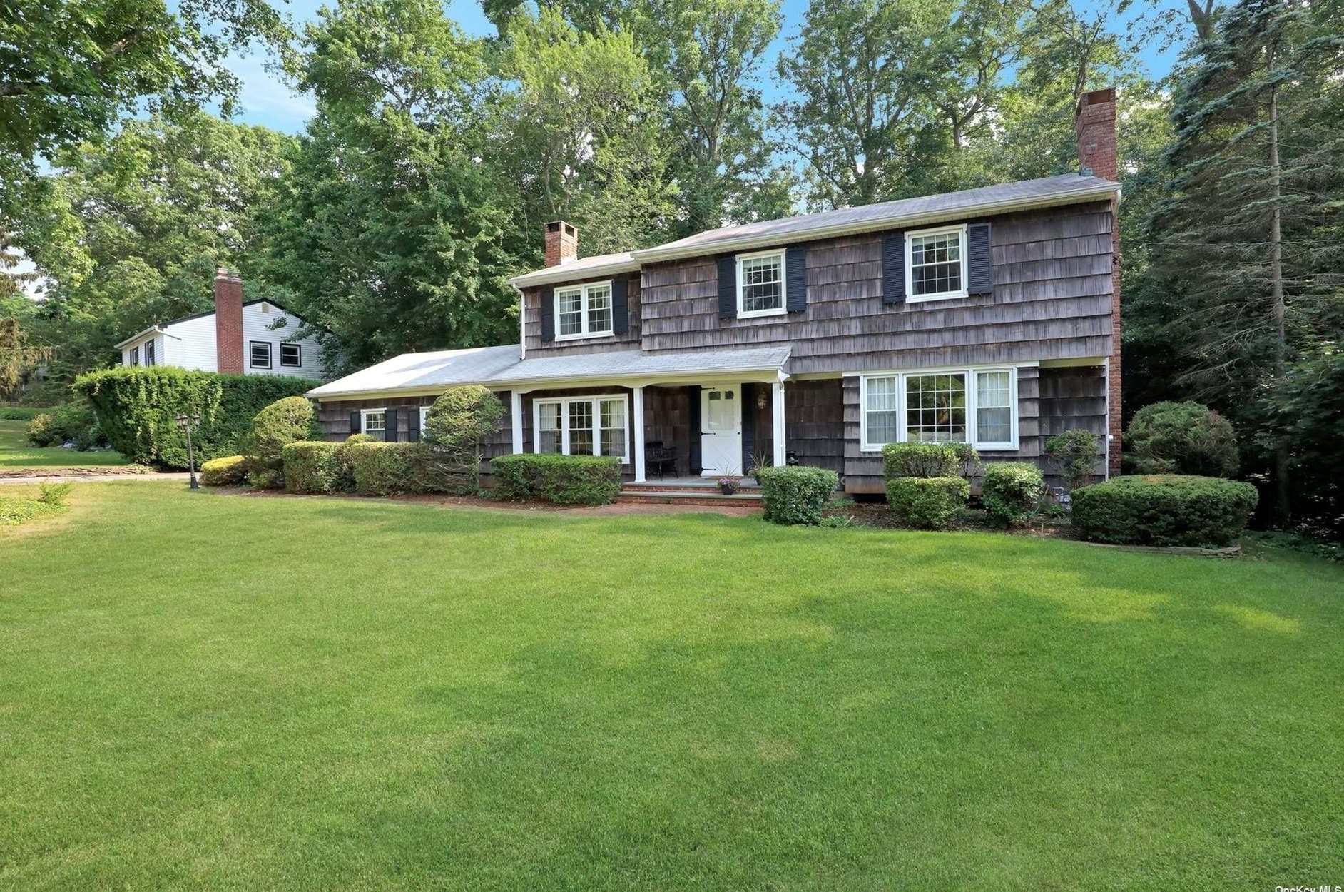 23 Whitney Gate, Smithtown, NY 11787-1752