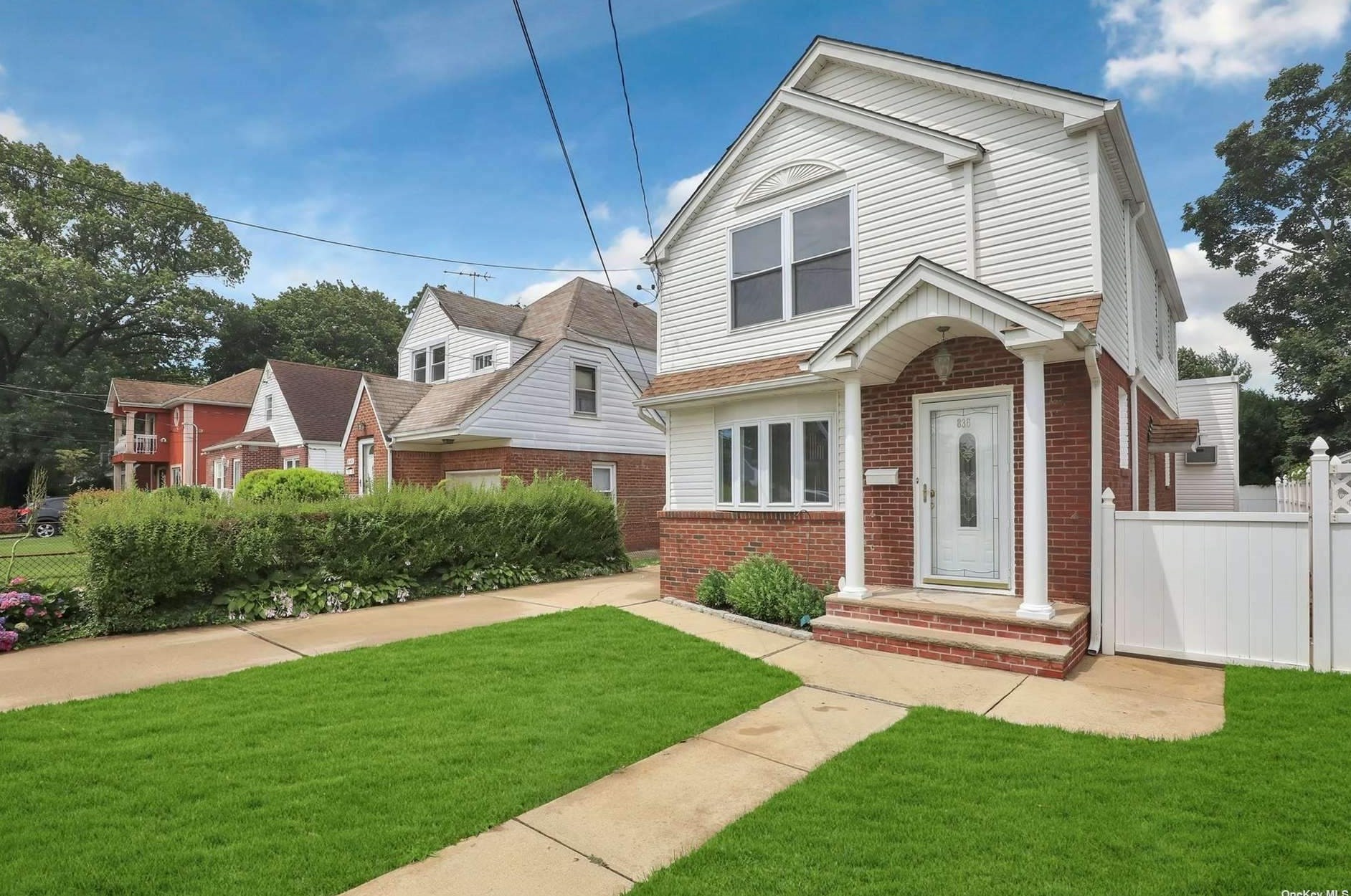 836 Monroe St, Hempstead, NY 11552-3821