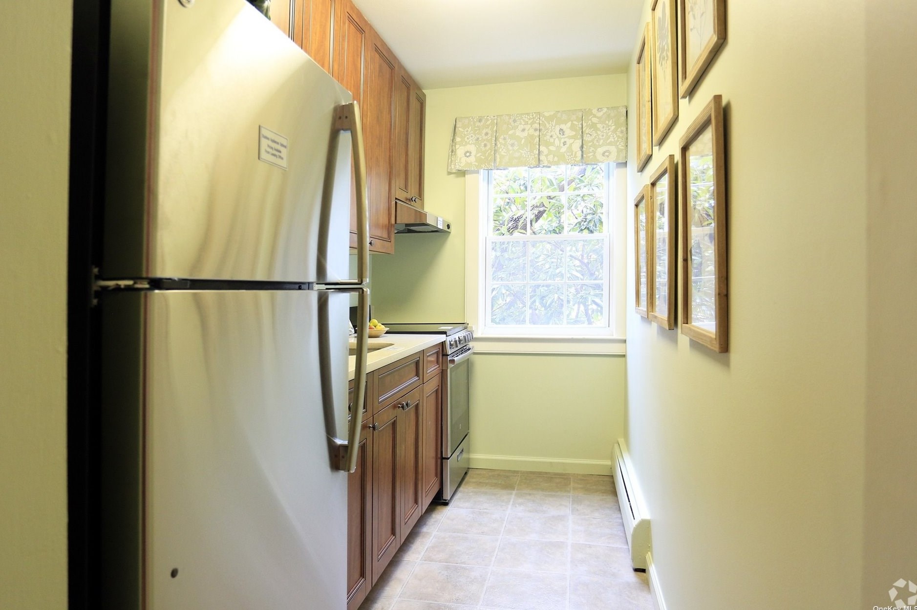 29 Captains Dr, Babylon, NY 11704
