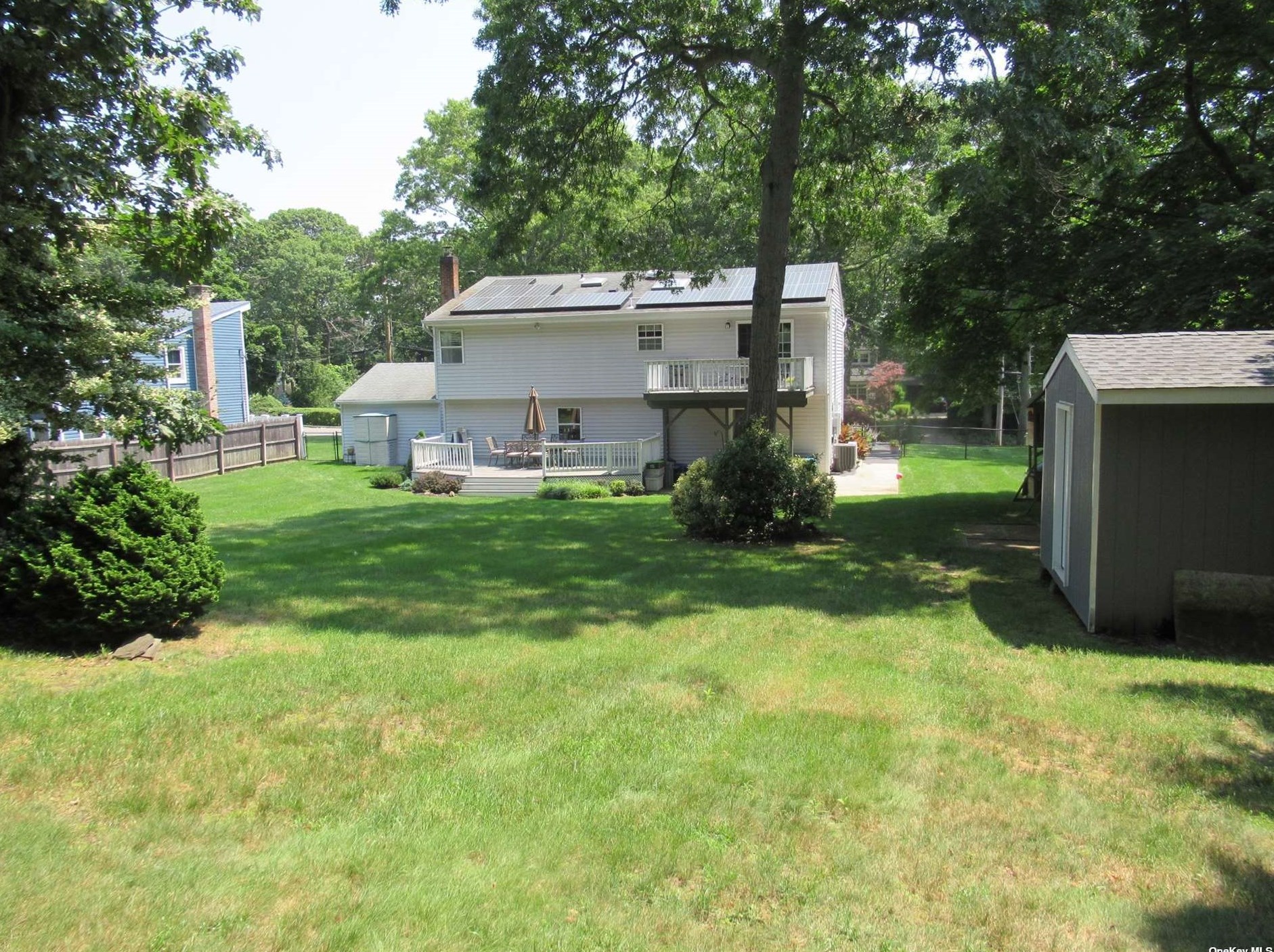 38 Leeds Blvd, Farmingville NY  11738-1118 exterior