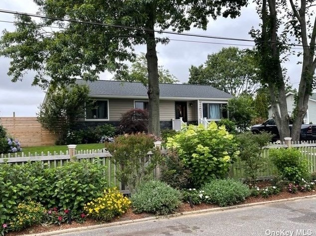 20 Nadel Ct, Northampton, NY 11901-1803