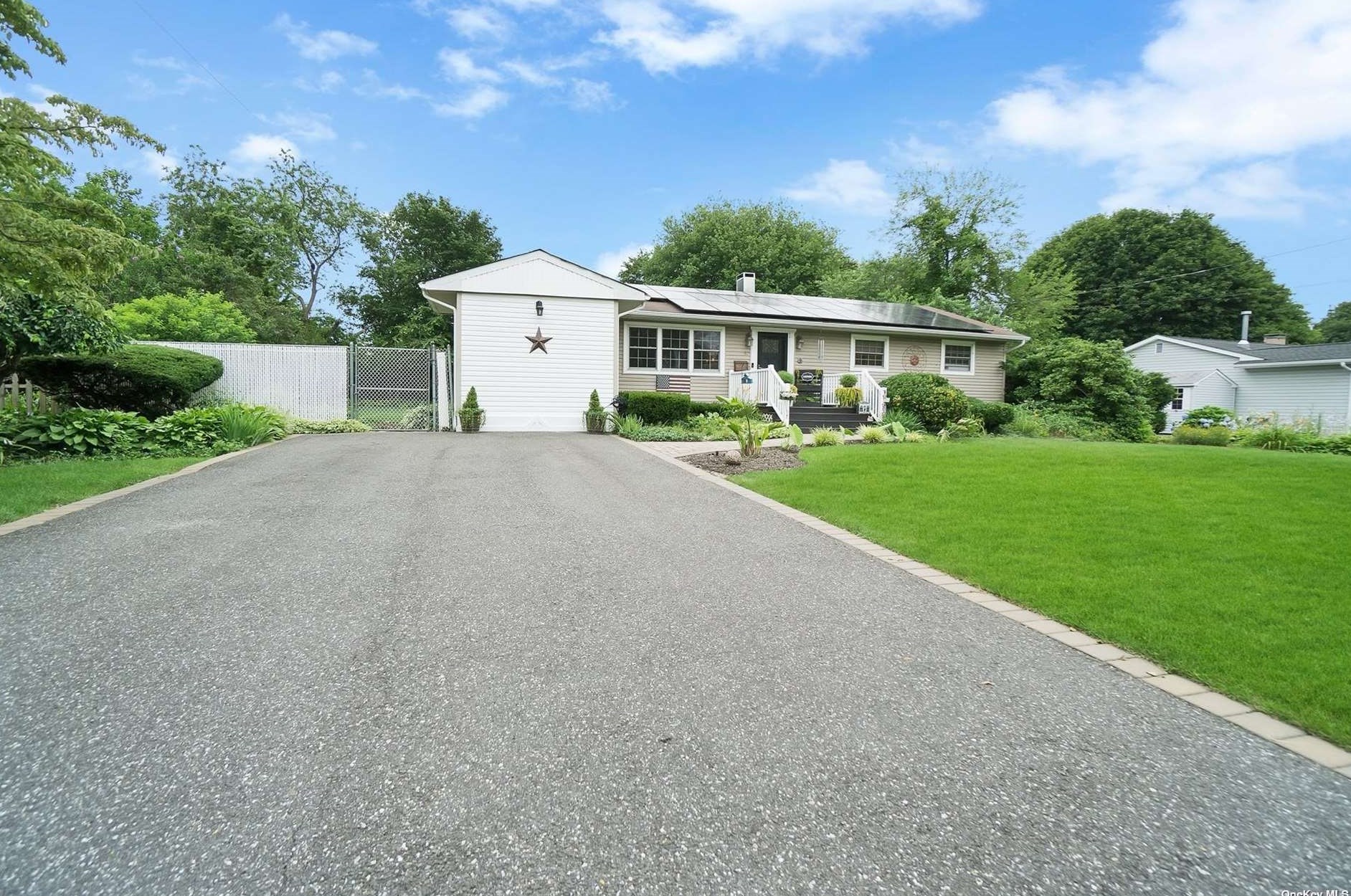 67 Gaymore Rd, Prt Jefferson Station, NY 11776-1354