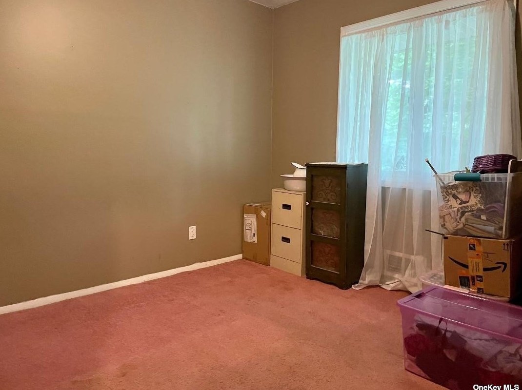 14 Poncho Dr, Manor Park NY  11950-1410 exterior