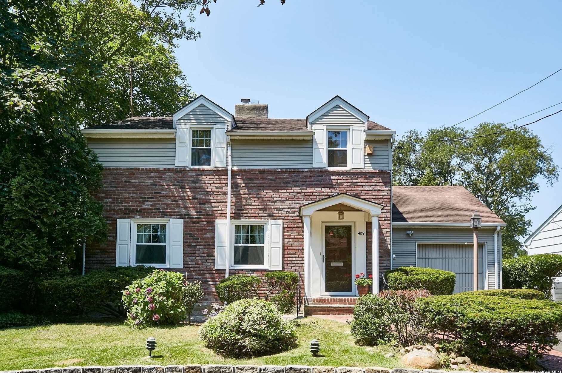 409 Roslyn Rd, Williston Park, NY 11596