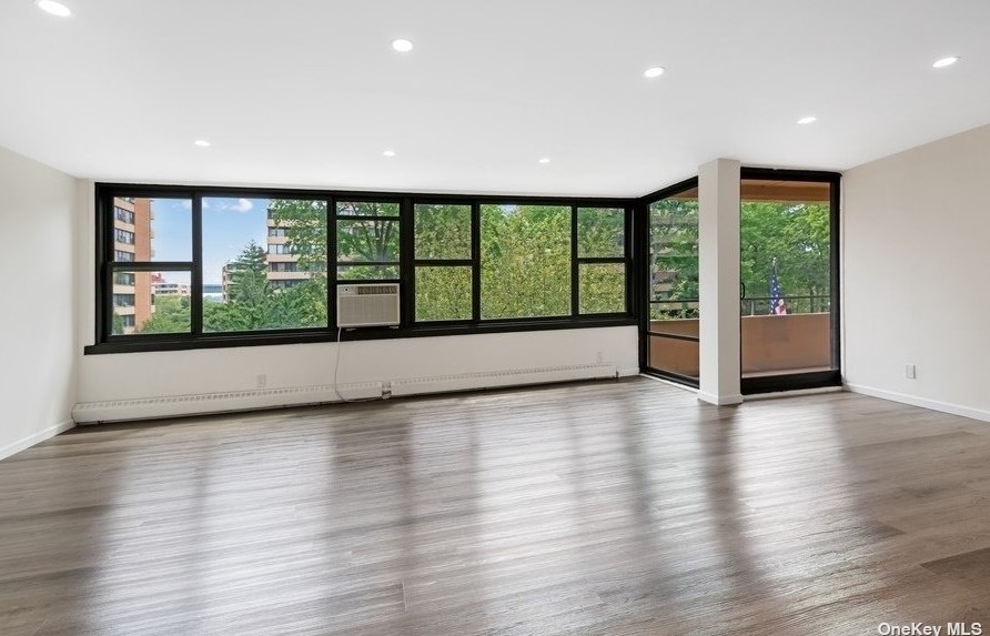 10-01 162nd St, Flushing, NY 11357-2044
