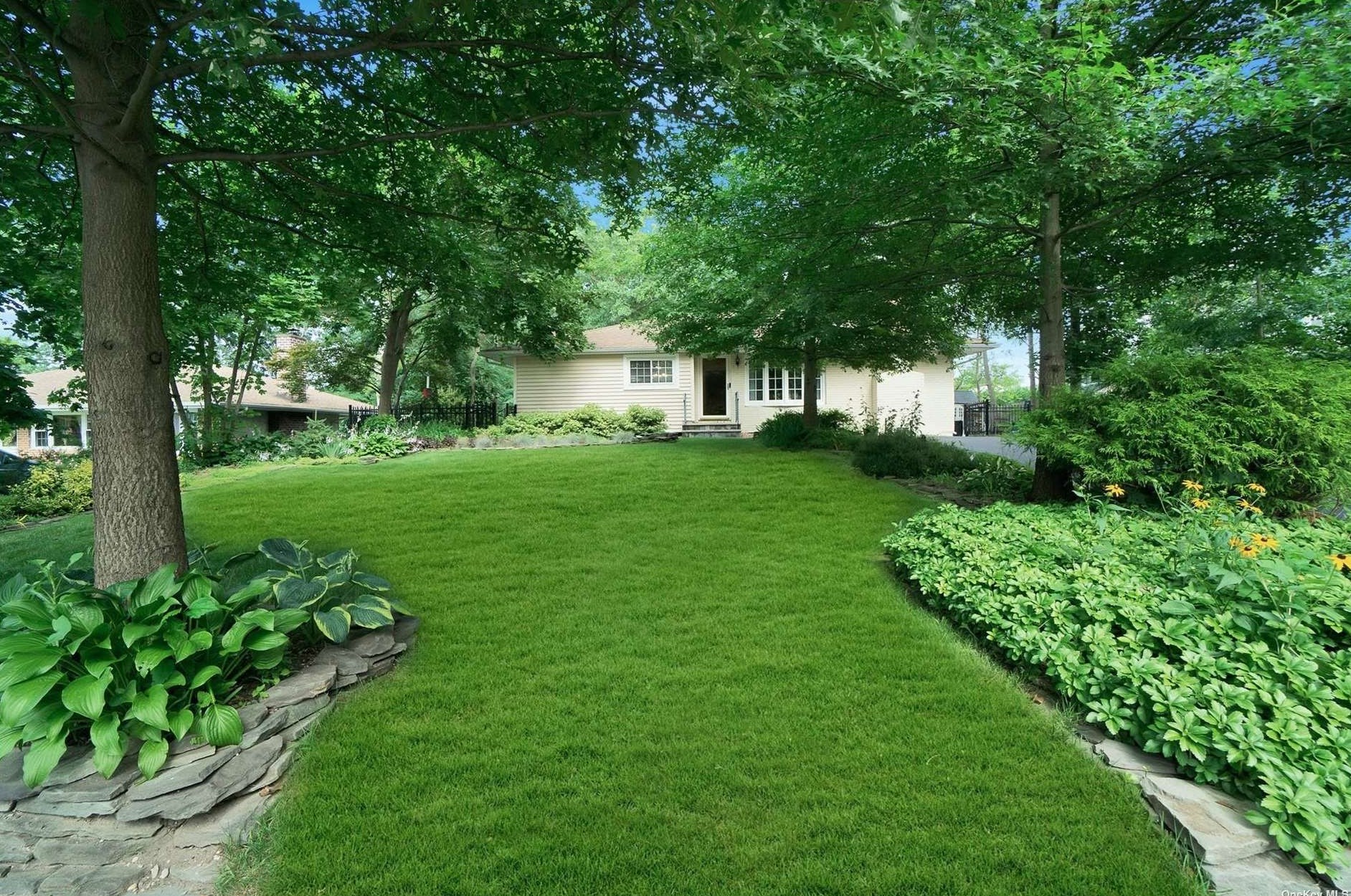 54 Falcon Dr, Hauppauge, NY 11788-1202