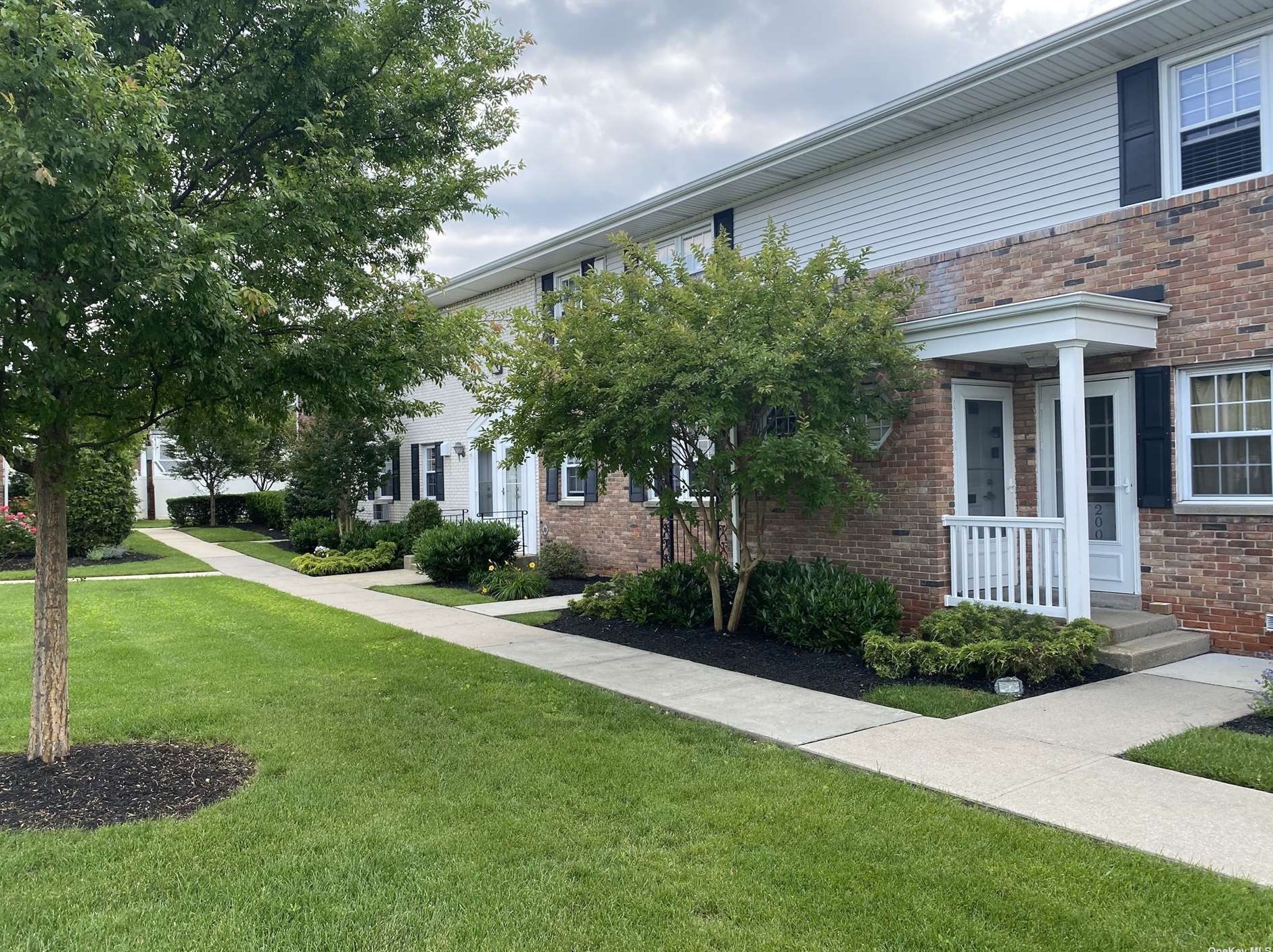 520 Kensington Ln, Bethpage, NY 11714